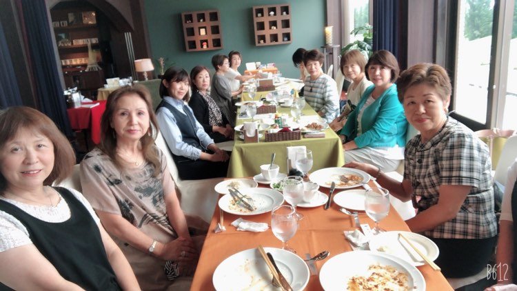 今年度初の女性ランチ会