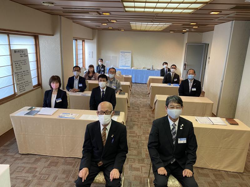 捨てる