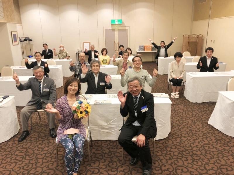 朝の目覚めに椅子 Yoga しましょう♪ 　　西間木恵理氏