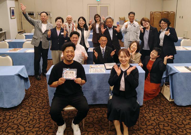 私たちから笑顔に…私たちと笑顔に…／森正顕氏